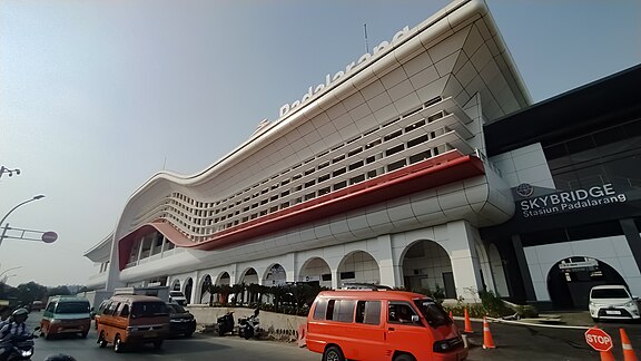 Mau Naik Whoosh dari Stasiun Padalarang? Ini dia Cara Cepat ke Stasiun Padalarang dari Kota Bandung!