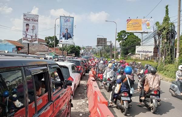 Kemacetan Padalarang (foto: Detik)