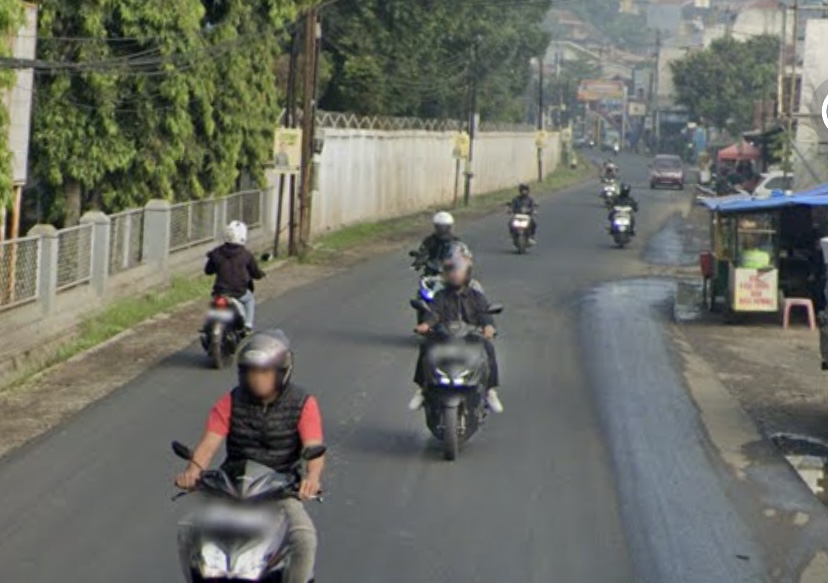 Motor lawan arah di Cihaliwung (foto: Google Street View)