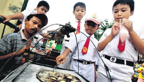 Wisata Masa Lalu, Ini 7 Jajanan yang Pasti Pernah Kamu Coba Ketika Anak-Anak!