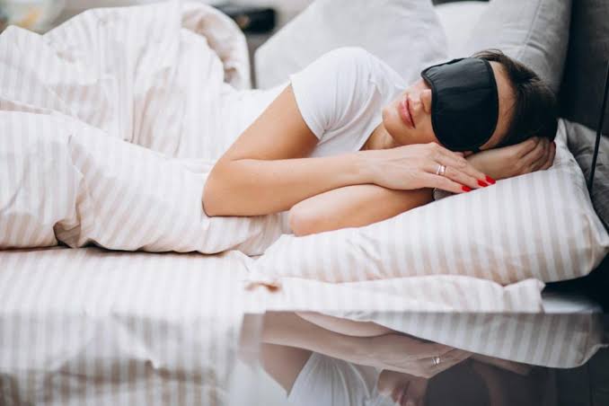 Meditasi membantu memperbaiki kualitas tidur (foto: Freepik)