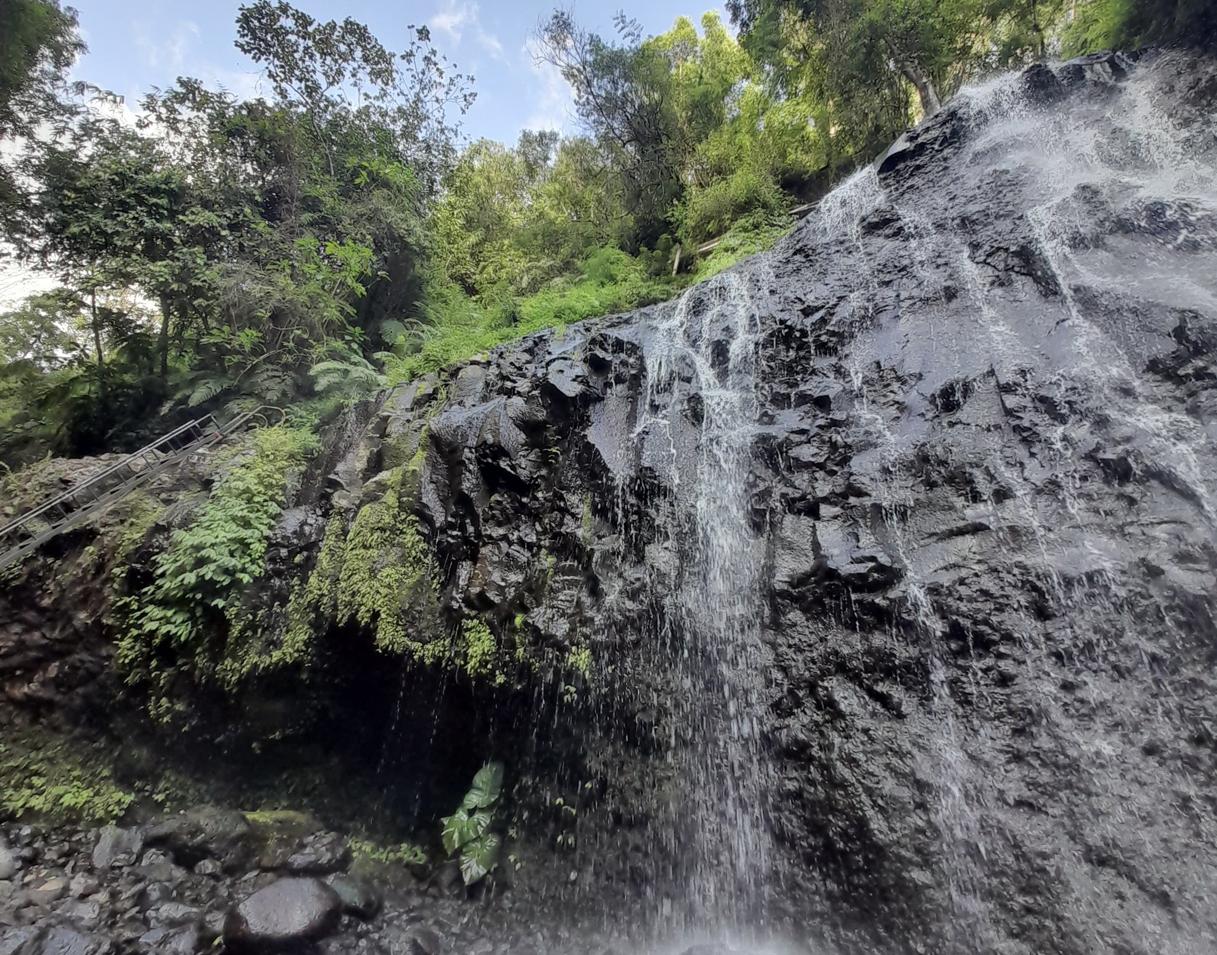 Tracking Santai Menikmati Banyak Curug Sekaligus di Curug Tilu Leuwi Opat