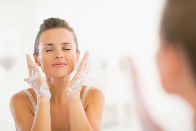 Triclosan pada produk pencuci muka (foto: freepik)