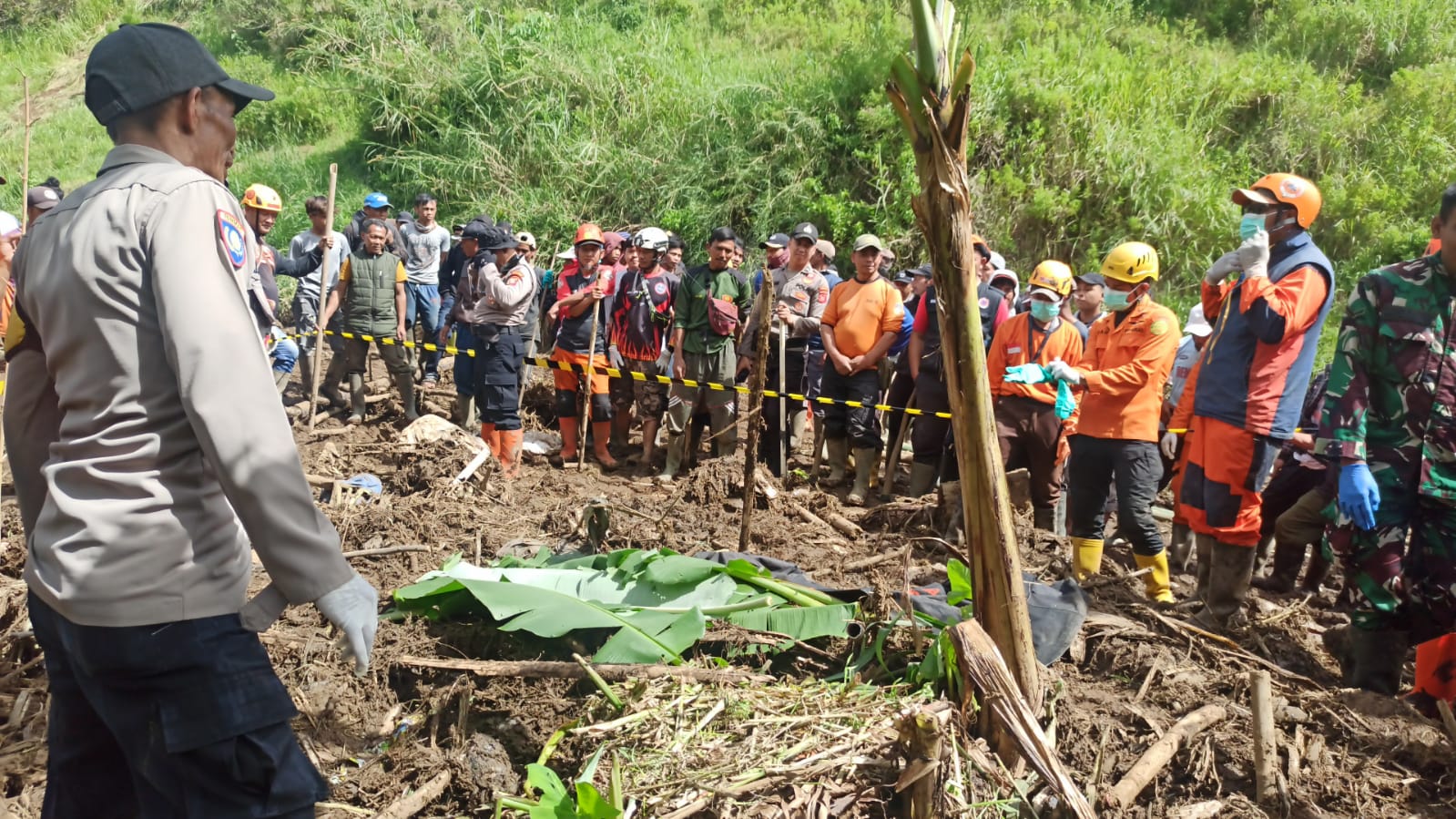 Lembang Berduka: Abah Endang Ditemukan Tak Bernyawa Setelah Lima Hari Tertimbun Longsor