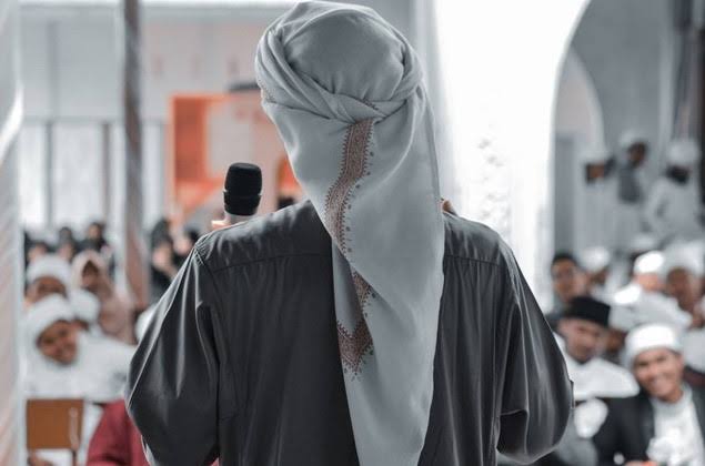 Fenomena Sosial di Balik Gelar “Habib” dan “Gus” di Indonesia: Antara Penghormatan dan Pengkultusan
